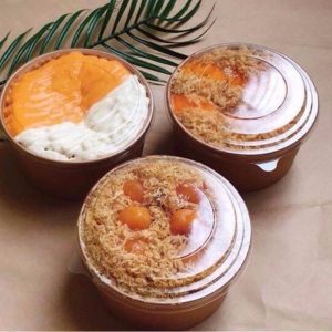 Đựng bánh trong hộp giấy hình tròn tiện cho việc nướng bánh