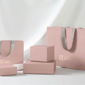 Khi in túi giấy cần quan tâm tới chất liệu giấy, quyết định độ bền và tính thẩm mỹ