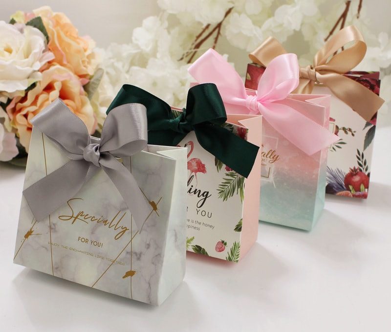 Túi giấy thắt ruy băng cực bắt mắt