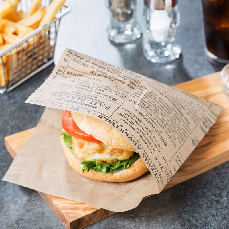 Bánh sandwich được đựng trong túi giấy, tiện thưởng thức