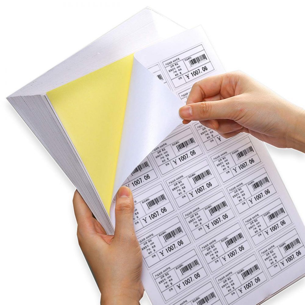 Thông tin và mã vạch được in trên tem nhãn