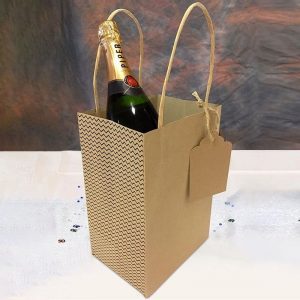 Sử dụng túi đựng rượu bằng giấy mang đến nhiều lợi ích vượt trội