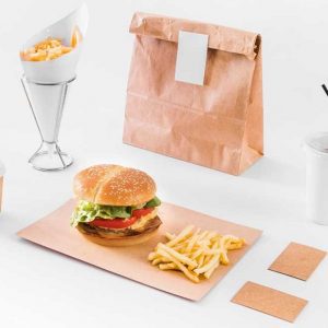 Túi giấy Kraft có miệng túi nắp gập, được dùng để đựng thức ăn nhanh 