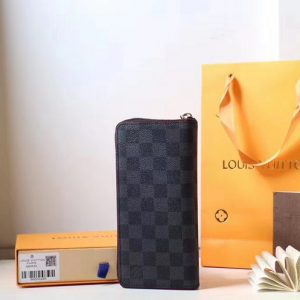 Mua túi giấy Louis Vuitton tại Xưởng in bao bì QT quý khách sẽ có được nhiều lợi ích
