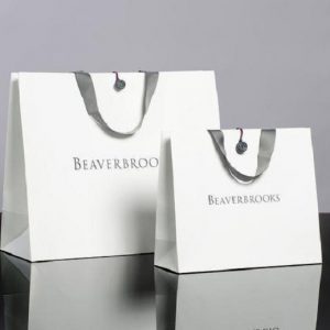 Túi giấy ngày càng được các cơ sở kinh doanh sử dụng rộng rãi và phổ biến