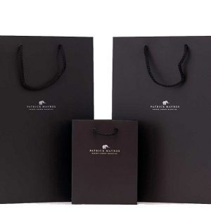 Những size túi giấy ngang đựng quần áo phổ biến