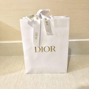 Túi Dior sản xuất từ nguyên liệu cao cấp