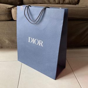 Túi Dior chú trọng về mặt hình thức