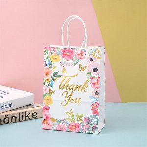 Sau in ấn xong, túi phải được gia công tăng tính thẩm mỹ và độ sang trọng cho ấn phẩm