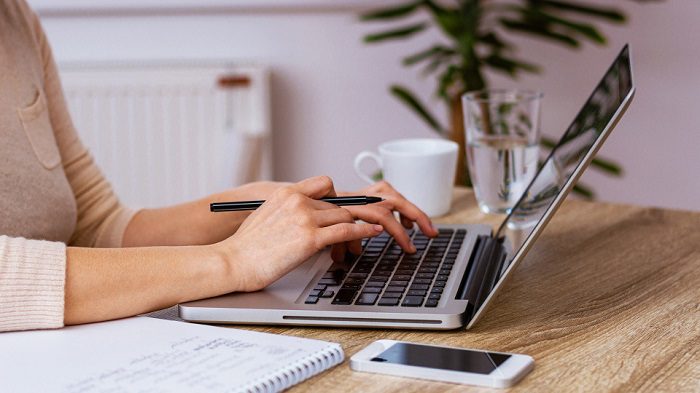 Lên mạng tìm kiếm và download vé xe khách phù hợp với nhu cầu